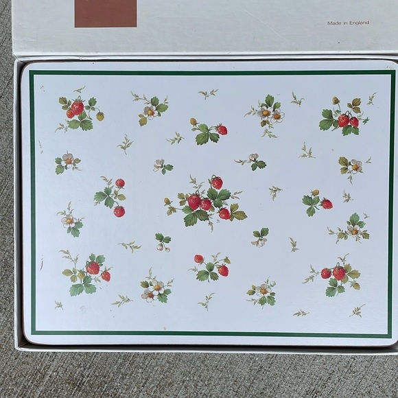 NIB vintage English Life placemats cork Strawberries 4 wipeable - Picture 2 of 4